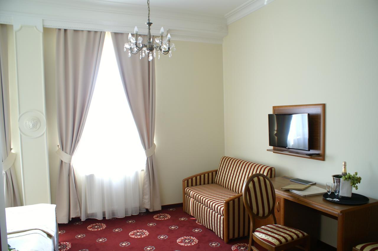 Hotel President Kock Room photo
